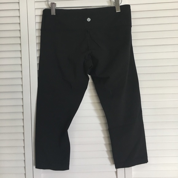 Lululemon Wunder Under Mid-Rise Capri. - Picture 4 of 7